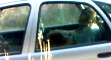 Sexo casero de una pareja rusa madura en un sofá plegable