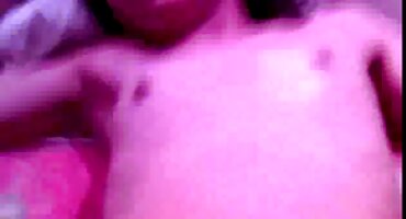 Adolescentes folladas por dos upskirt en un sofá