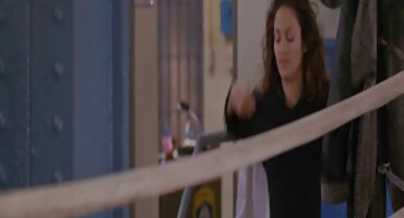 La joven masajista se folló a la esposa de su jefe que le encontró trabajo