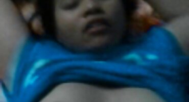 Hermoso chico y chica jóvenes apasionada y suavemente follan