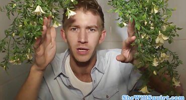 Después del masaje, la chica le pidió al masajista negro que la follara por el culo