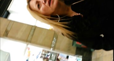 Masaje anal para acariciar el culo hambriento