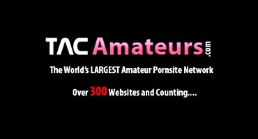 Lesbiana madura chupa apasionadamente pene de goma