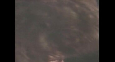 A la madre no le gustó que el hijo se sentara mucho en la computadora, decidió distraerlo con la polla