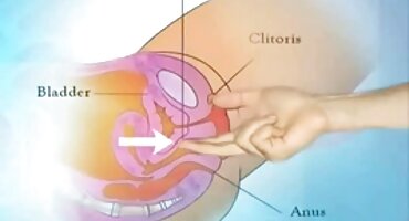 En un ambiente hogareño, la anciana Milf rusa difundió el sexo caliente de su pequeño hijo