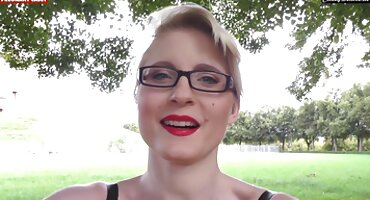 Chico ruso cría a su novia para sexo duro