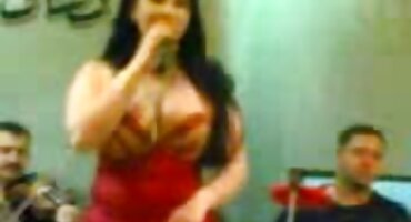 Tío follada mamá en el culo y semen en el culo apretado