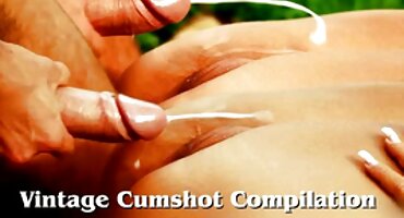 Joven morena se folla a una perra adulta con un vestido negro