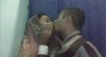 Laksheri quería hacer carniceros, ¡pero la polla del vecino llamó aún más fuerte!