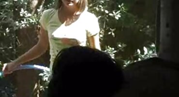 Skinn puta puta chupa la polla y folla por dólares