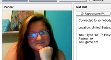 Ébano se folla por el culo a una joven morena delgada