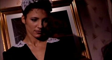 Para obtener los cinco primeros en geografía, un excelente estudiante folla con un viejo maestro