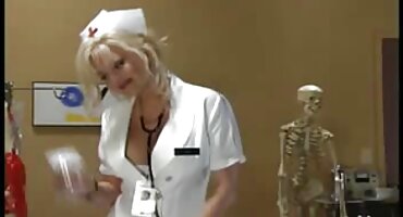 Puto con clase de una chica madura flaca y su vecino caliente