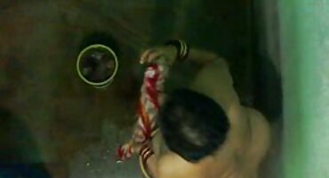 Dos chicas delgadas obtienen el orgasmo de una follada lésbica