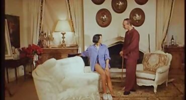 Chica muy delgada le da el culo a un amante con clase