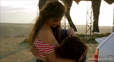 Chico se folla a su novia en la vagina en una cita