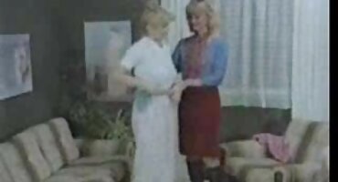 Chica rubia se folla a su hermanastra novio