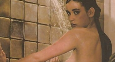 Chicas insaciables en bragas llevan al orgasmo con una paja