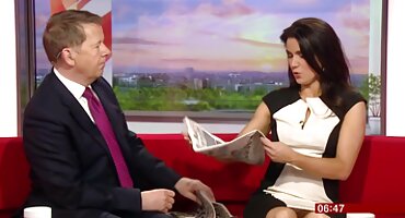 Chico extendió a una chica rusa para tener sexo en un bar y la llevó a casa