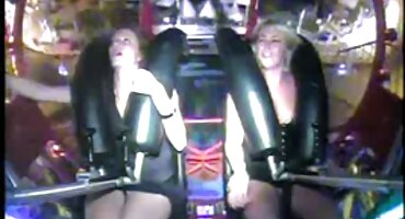 Chico se folla a dos chicas en el culo después de una mamada con estilo