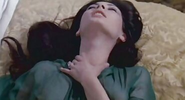 Dos chicas jóvenes se llevaron al orgasmo