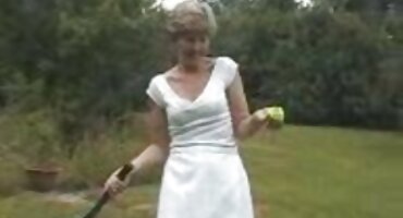 Joven morena flaca follada por el culo en la cama