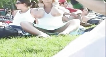 Para enseñar a la flaca, el chico la hizo chupar la polla