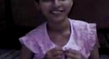 Rusa follada por el culo justo alrededor del poste por dos hombres