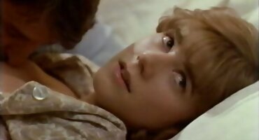 Joven rubia follada por un chico disfrazado de panda