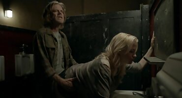 Lesbianas rubias jugando con sus grandes tetas