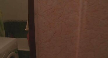 Chico en hotel se folla a rubia en medias negras