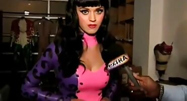 Sexo con clase con una prostituta rusa en la cocina