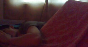 Chica joven se rindió a un chico durante una sesión de masaje