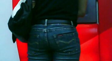 Chico se folla con entusiasmo a una joven por el culo y se corre