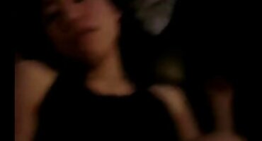 Mamá pelirroja seduce a un chico joven para tener sexo