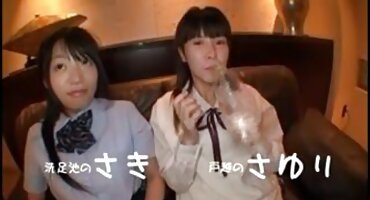 El joven no permitió que su vecina saliera a la tienda y la folló en el pasillo de la casa