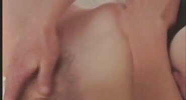 Rubia Flaca follada en el coño y dulce gemido