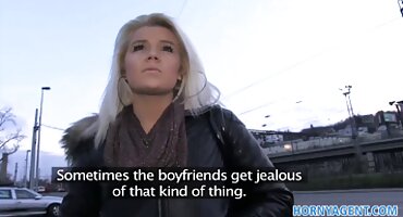 Los hombres hicieron un gangbang maduro ruso y los follaron calientes