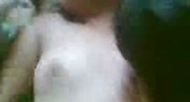 Chico se folla a una joven morena anal