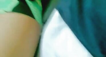 Teniendo un trío, padre y Amigo Follan a la hija pequeña