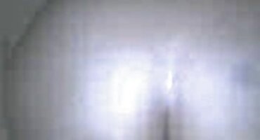 Chico joven se folla a rubia madura anal