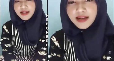 La masturbación apasionada de una joven delgada eleva su estado de ánimo