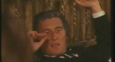 Sexo grupal hardcore realizado por un chico y cuatro chicas