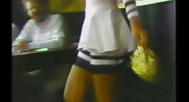 El chico se folló a su madre madura y le roció semen en el estómago