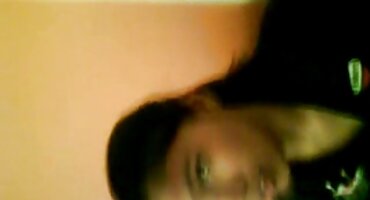 Chica muestra el coño y folla con el conductor para darle un paseo