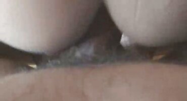 Lovelace chica rota chupando su polla por mucho dinero