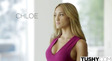 Jefe severo obligado a trabajar se folla a un joven trabajador