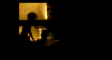 Primero el chico acarició a dos chicas y luego comenzaron a complacerlo oralmente