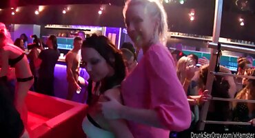 Mamá rusa arreglada con incesto de hijo, seducirlo con sus medias