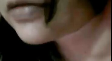 Tipo de gancho-up con mujer madura en la sala de espera